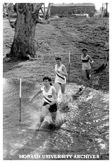 Intervarsity triathlon at Monash University