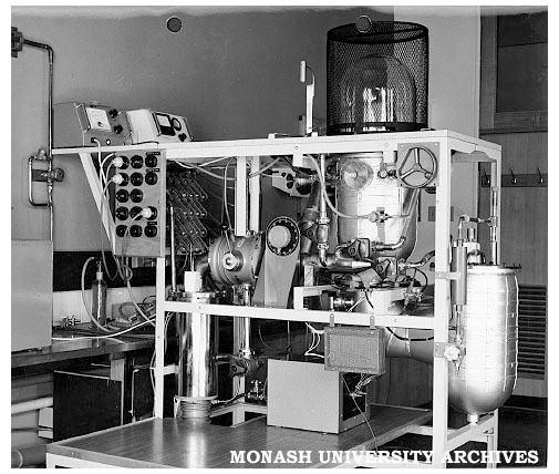 High vacuum evaporator