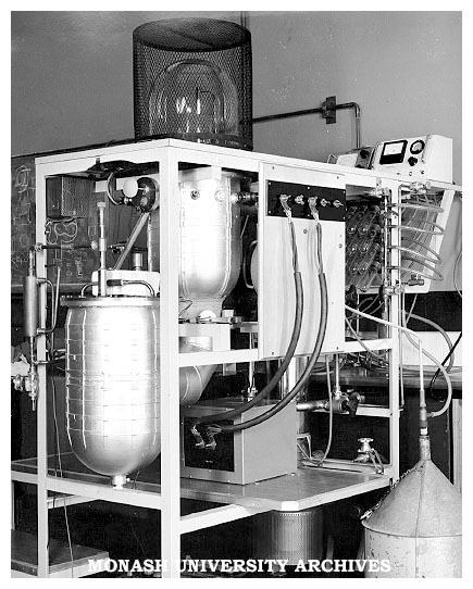 High vacuum evaporator
