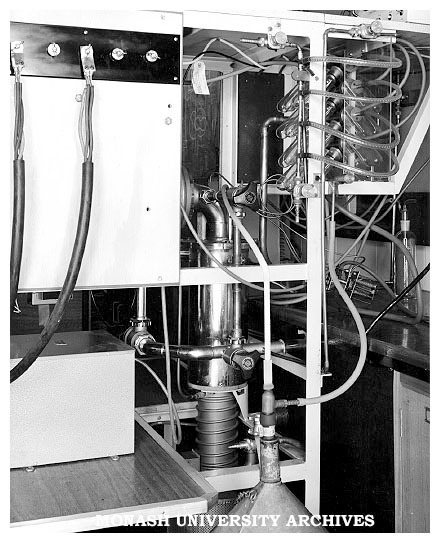 High vacuum evaporator