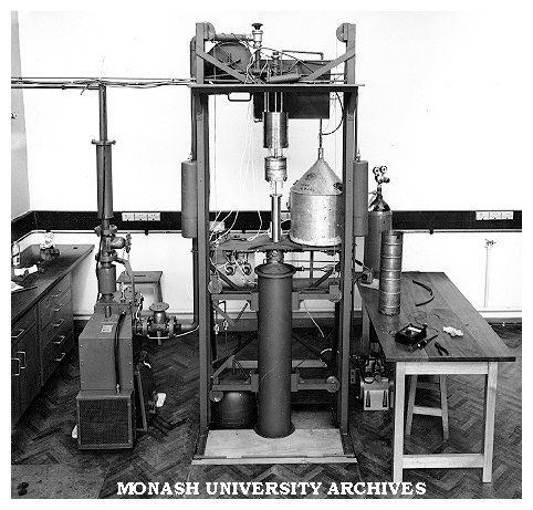 General purpose all metal cryostat