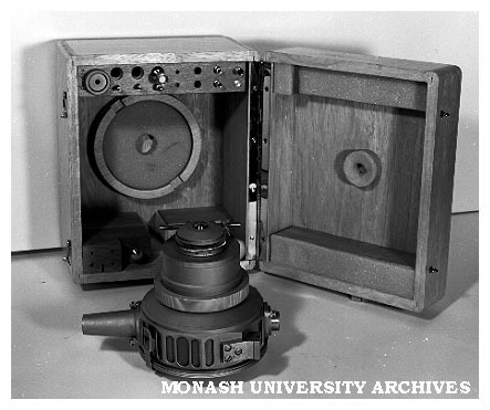 X-ray powder camera