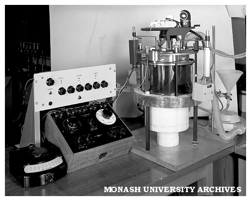 Diffusion cloud chamber and photographic equipment