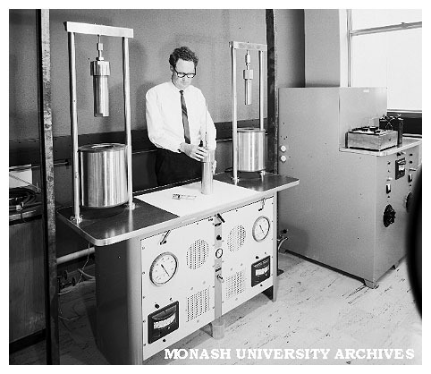 High pressure and temperature apparatus