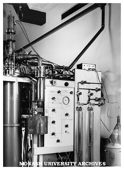 3 He Mossbauer cryostat pumping station