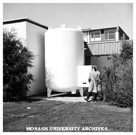 Installation of liquid nitrogen tank