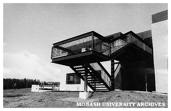 GIAE buildings 1E (stairway) and 2S