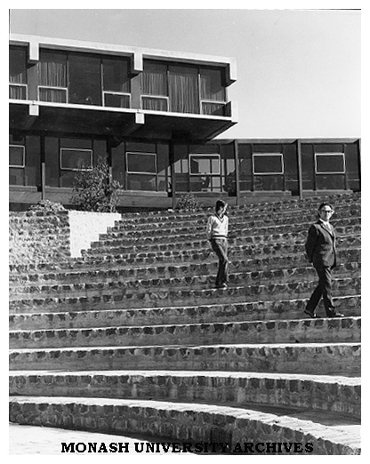 GIAE building 1W and amphitheatre