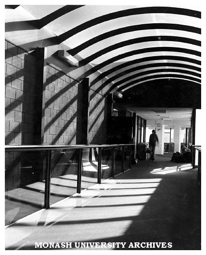 GIAE building 1S corridor