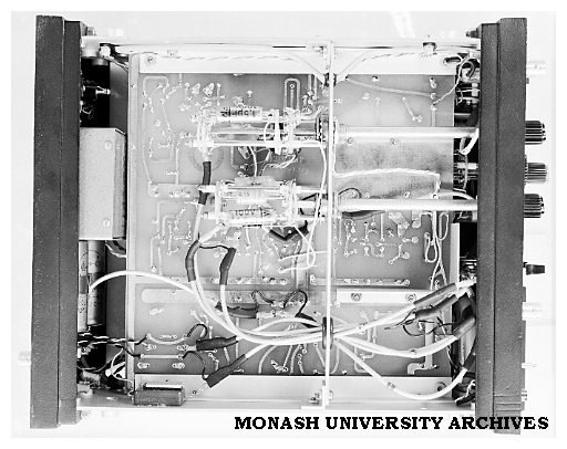 Amplifier electronic circuit