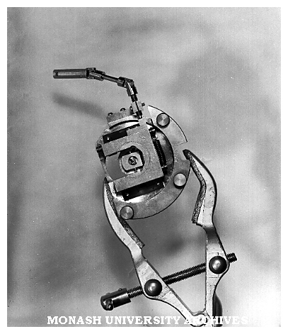 Electron microscope tilting stage