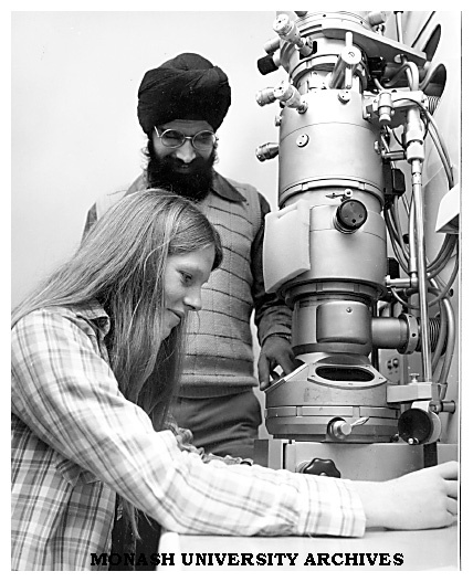 Research Fellow Surindar Singh explains the purpose of an electron microscope to Jackie Holmes at Open Day '79