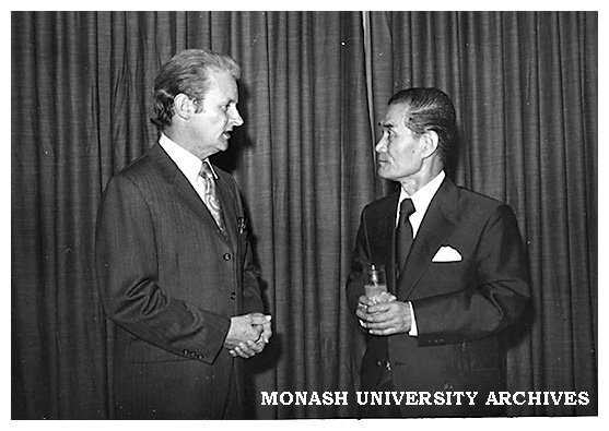 Dr F. John Hunt (left) at ASPAC conference in Manila with conference Director Mr Hongkee Karl