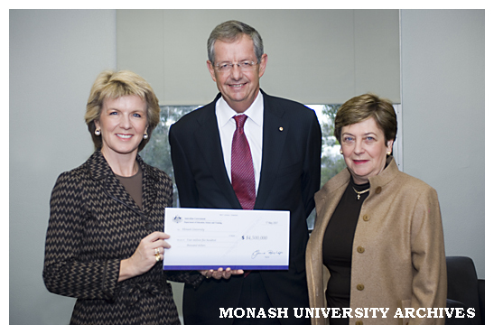 Senator Kaye Patterson (left) and Federal Education and Training Minister Julie Bishop visiting Monash with a cheque for $4.5 million from the Capital Development Pool fund with Vice-Chancellor Professor Richard Larkins