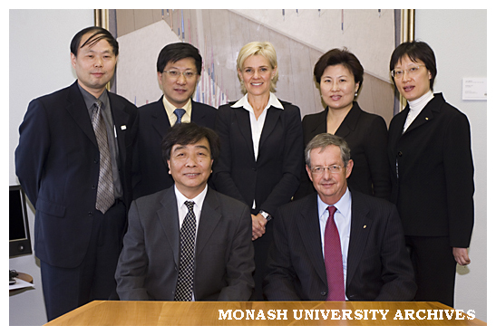 Visiting delegation from Shanghai Jiao Tong University with Deputy Vice-Chancellor Stephanie Fay (centre, back) and Vice-Chancellor Professor Richard Larkins