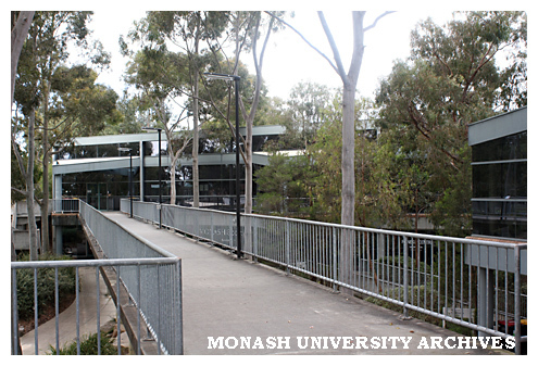 Walkway to Building U (Student Union), Peninsula campus