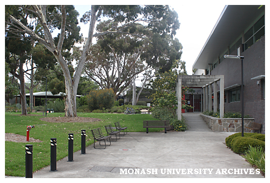 Grounds of Peninsula campus, outside library building