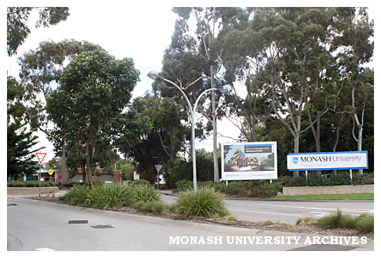 Entrance to Monash University, Peninsula campus