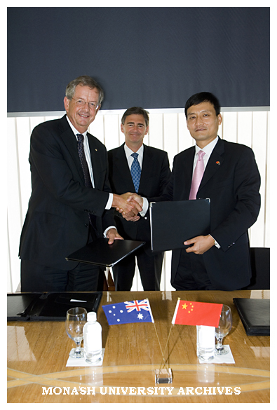Vice-Chancellor Richard Larkins, Victorian Treasurer John Brumby and Aluminium Cooperation of China (Chalco) chief executive officer Mr Xiao Yaqing, after signing a Memorandum of Understanding.