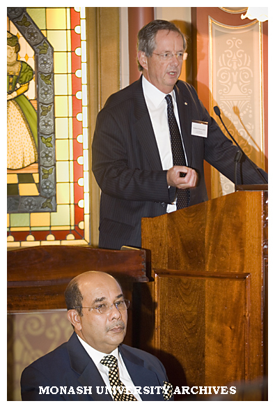 Malaysia Foreign Minister, Dato Seri Syed Hamid Albar (front) with Vice-Chancellor Professor Richard Larkins at Malaysia Australia Forum