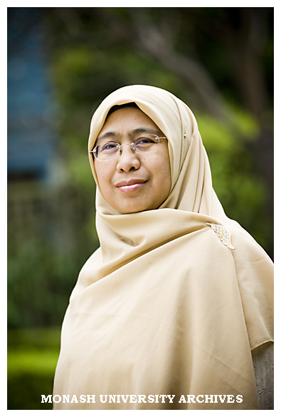 Ms Rohani Hashim, winner of the 2005 John Legge Prize for Research Excellence