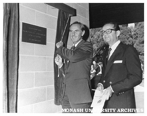 Premier Mr John Cain unveiling Japanese Studies Centre plaque, with Centre President Professor Jiri Neustupny
