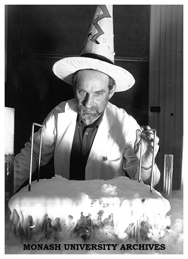 Doug Rash of the Department of Chemistry at Chemical Magic Show, Open Day