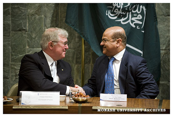 Vice-Chancellor Professor Ed Byrne and Dr Osama Sadig Tayeb, President of King Abdul Aziz University, Kingdom of Saudi Arabia, at signing of cooperation agreement