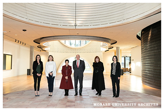 Visit of the Australian Governor-General, His Excellency General the Honourable David Hurley AC DSC (Retd), to meet researchers responding to COVID-19; photographed in the atrium of the Chancellery Building