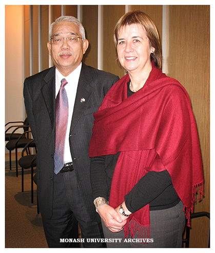 Malaysian Senate President the Honourable Tan Sri Dato' Seri Dr Abdul Hamid bin Pawanteh with Deputy Vice-Chancellor (Research) Professor Edwina Cornish, at a visit by Malaysian dignitaries