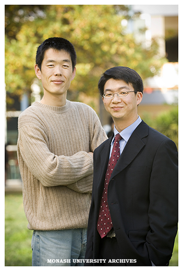 PhD students Fuping Liu and Guibin Zhang, winners of the 2005 Chinese Government Award for Outstanding Self-financed Students Abroad.