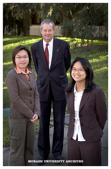 Golden Key president for 2004, Ms Cecilia Chan; Vice-chancellor Professor Richard Larkins and current Golden Key president Ms Sue Yen Wee (left to right)