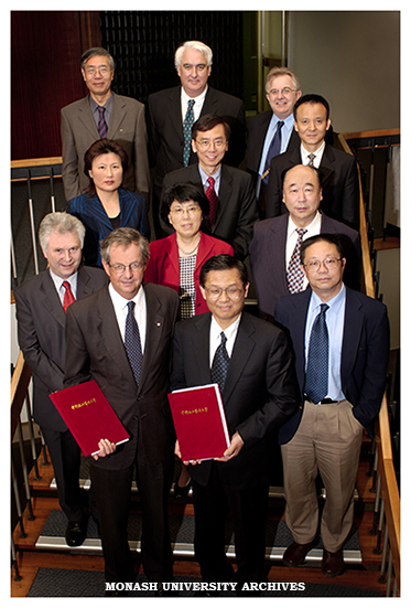 Vice Chancellor Prof Richard Larkins and Prof Huang Jianshi, assistant president of the Chinese Academy of Medical Sciences and Peking Union Medical College with delegates and staff after signing an agreement to offer the MBA in Beijing