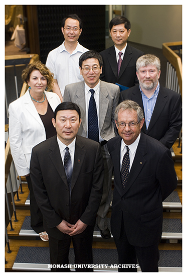 Vice Chancellor Professor Richard Larkins and Professor Wang Xiao Min, Vice-President of China Capital Medical University, with delegates and Monash staff