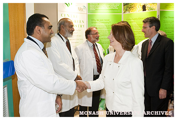 Deputy Prime Minister Julia Gillard and Mark Dreyfus MP meet senior staff after announcing funding for the Green Chemicals Future initiative