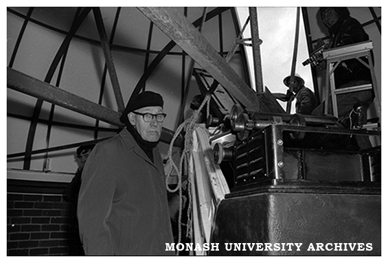 Installation of dome on Monash Observatory at Mt Burnett