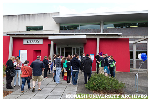 Campus tour group outside Library, Peninsula Open Day 2011