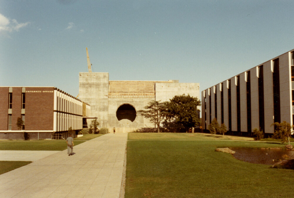 Great Hall under construction with Main Library at right, University Offices at left, 1970