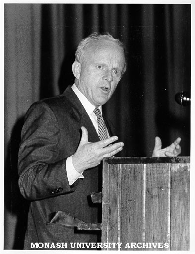 Senator John Button delivering Faculty of Engineering Address