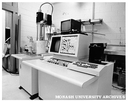 Hitachi electron microscope