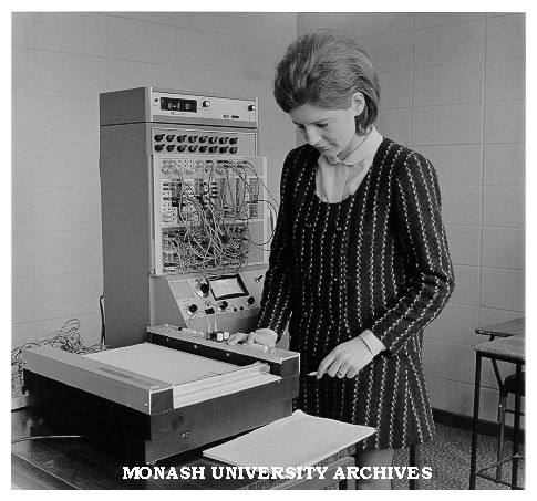 TR-20 analogue computer used for simulation of economic models
