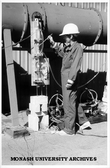 Test apparatus installed on experimental incinerator