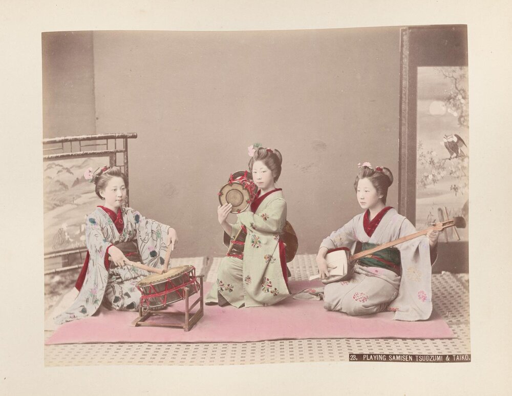 Playing samisen tsudzumi &amp; taiko