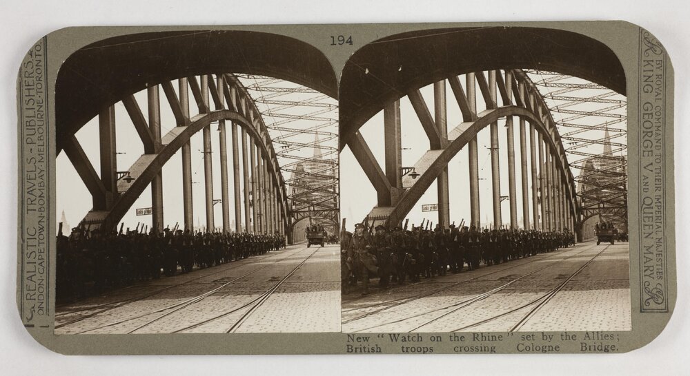 New "Watch on the Rhine" set by the Allies ; British troops crossing Cologne Bridge