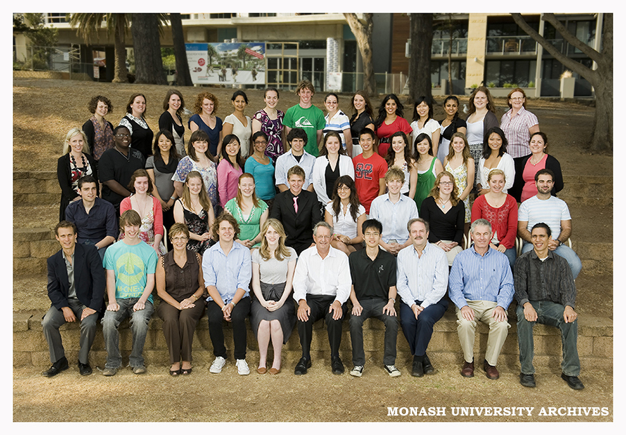 Ancora Imparo Leadership Program students with Vice-Chancellor Professor Richard Larkins (front row, fifth from right) and Professor David Copolov (front row, third from right) 