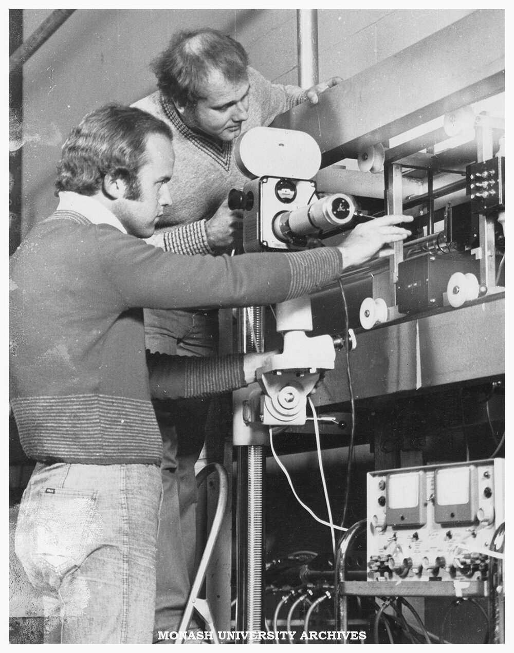 Chemical engineering postgraduate student Peter Cable and Dr David Boger in the lab