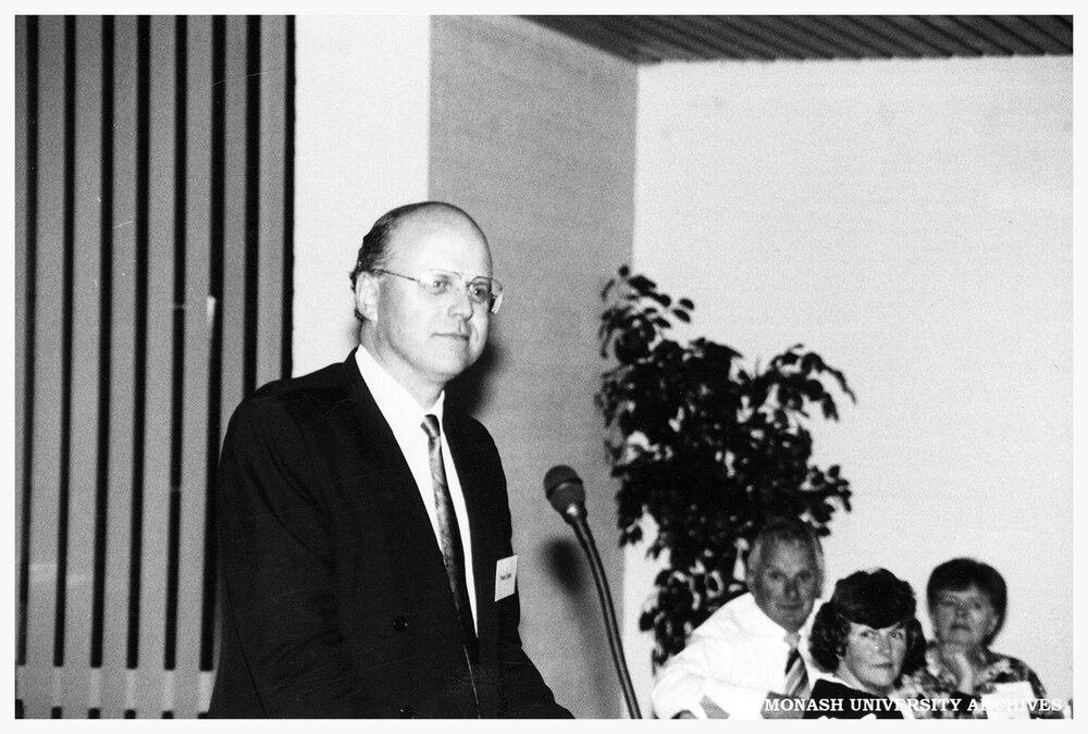 Dr Peter Cable speaking at an alumni function