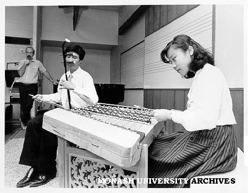 Chinese musicians Shen Pan-Geng (left) and Zhao-Yang-Qin