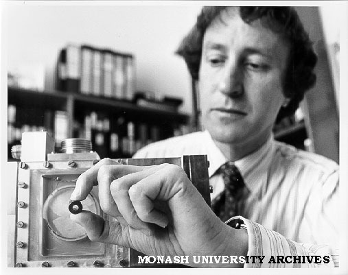 Dr John Pilbrow with 'loop gap resonator'