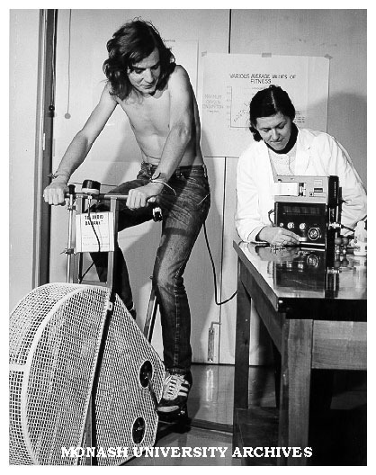 Laboratory technicians Mike Davidson and Halina Hankus with fitness testing equipment